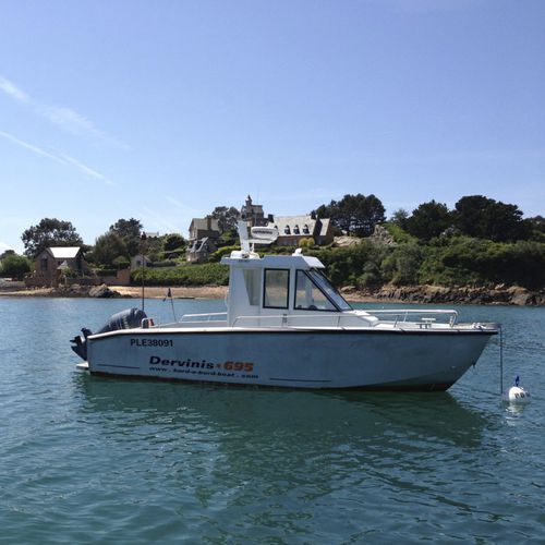 Cabin-Cruiser / Außenborder - DERVINIS 695 CAB - BORD A BORD - mit geschlossenem Cockpit / Aluminium / max. 8 Personen