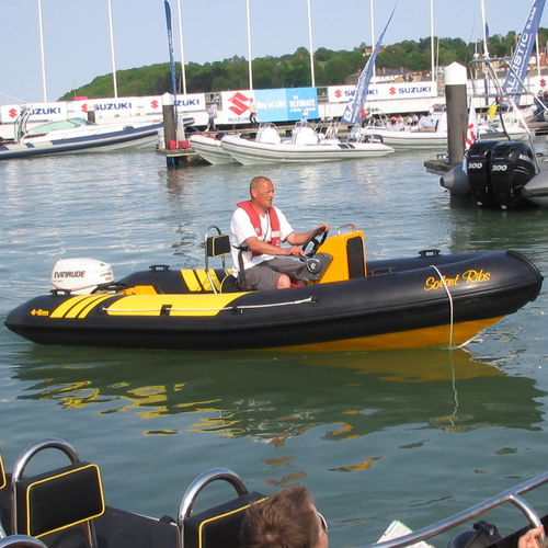 Außenborder-Schlauchboot - RIB 460 - Solent Ribs - halbstarr / mit Jockey-Konsole / max. 4 Personen