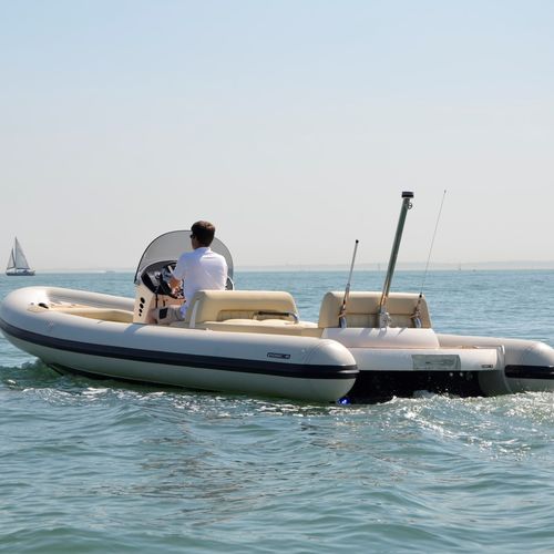 Innenborder-Schlauchboot - Shuttle - Pascoe International - halbstarr / mit Mittelkonsole / Open