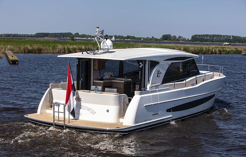 Express-Cruiser / Innenborder - 1280 SEDAN - Jachtwerf De Boarnstream - Hardtop / 2 Kabinen / Sonnendeck