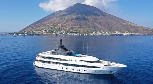 Megayacht für Kreuzfahrten - AHS - Oceanco - Flybridge / mit Steuerhaus / 6 Kabinen