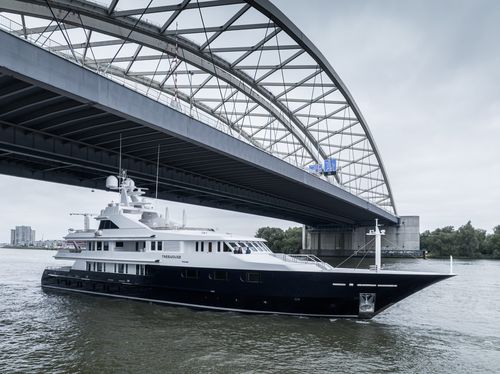 Charter-Megayacht - TREEHOUSE - Oceanco - Raised Pilothouse / mit Pool