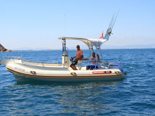 Außenborder-Schlauchboot - 625 PRO - ESPADON CONCEPT - halbstarr / mit Mittelkonsole / für die Fischerei