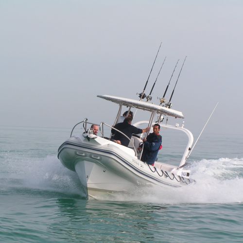Außenborder-Schlauchboot - 780 PRO - ESPADON CONCEPT - halbstarr / mit Mittelkonsole / für die Fischerei