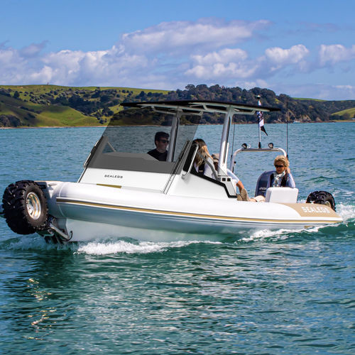 Außenborder-Schlauchboot - SEMI-CAB 7.5M - Sealegs International Limited - halbstarr / RIB / mit Mittelkonsole