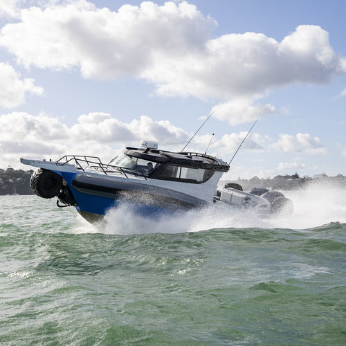 Außenborder-Schlauchboot - 12M - Sealegs International Limited - zweimotorig / halbstarr / Hardtop