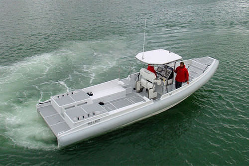 Innenborder-Schlauchboot - T/T Battered Bull - McMullen & Wing - halbstarr / mit Mittelkonsole / Tauch