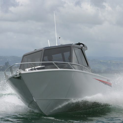 Cabin-Cruiser / Innenborder - Cobra 850 - AMF Boat Company - Hardtop / mit geschlossenem Cockpit / Sportfischer
