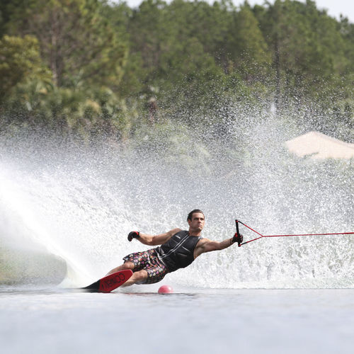 Slalom-Wasserski - DV8 - Connelly skis