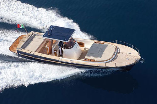 Express-Cruiser / Stern-Drive - RUNABOUT 33 - Cantieri Magazzù - Außenborder / zweimotorig / Open