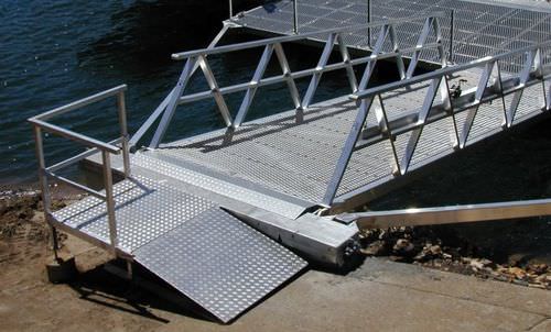 Gangway für Steg - Marina Dock Systems - Aluminium / mit Geländer