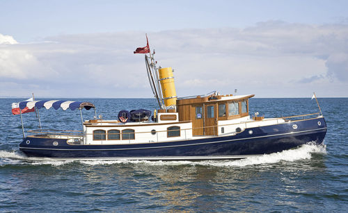 Klassisch-Motoryacht - CLASSIC 58 - CONRAD S.A. - mit Steuerhaus / Verdränger Rumpf / Stahl