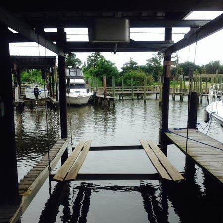 Lift für Pontonboot - Lunmar Boat Lifts - schwimmend / mit Überdachung / galvanisiertem Stahl