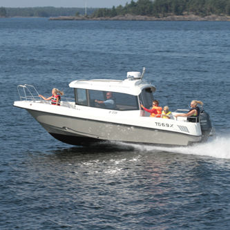 Cabin-Cruiser / Außenborder - 6.9X - TG Boat - mit geschlossenem Cockpit / Sportfischer / max. 8 Personen
