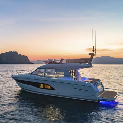 Express-Cruiser / Flybridge - 420 - Prestige Yachts - Innenborder / zweimotorig / V-Drive