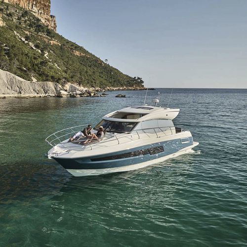 Express-Cruiser / Innenborder - 460S - Prestige Yachts - zweimotorig / Hardtop / IPS