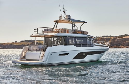 Motoryacht für Kreuzfahrten - X60 - Prestige Yachts - Flybridge / Innenborder / 3 Kabinen