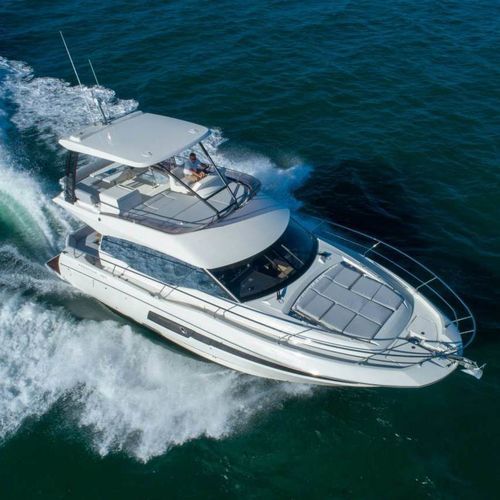 Express-Cruiser / Innenborder - 460 - Prestige Yachts - zweimotorig / Flybridge / für Kreuzfahrten
