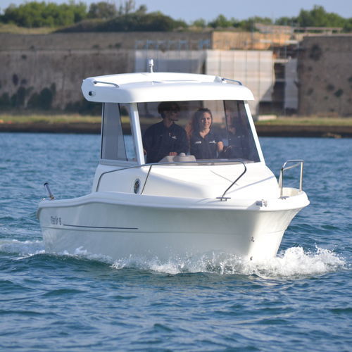 Angelboot für Tagesfahrten / Außenborder - MARLIN 18  - Mingolla Cantiere Nautico srl - mit Steuerhaus / max. 6 Personen