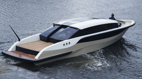 Express-Cruiser / Stern-Drive - LIMOUSINE 10,5 M - Yachtwerft Meyer - zweimotorig / Open / mit Mittelkonsole