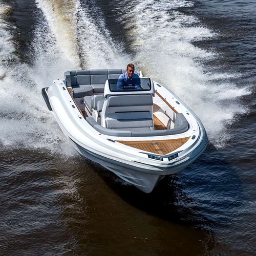 Innenborder-Schlauchboot - 8.9 M - Yachtwerft Meyer - RIB / mit Mittelkonsole / max. 9 Personen