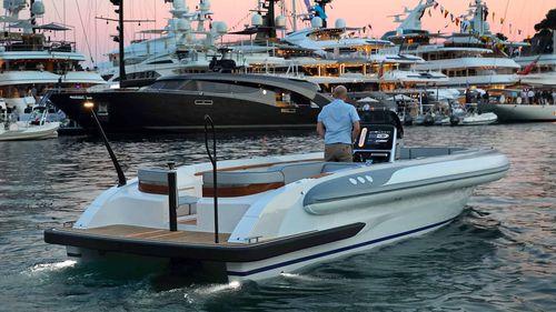 Stern-Drive-Schlauchboot - 9.2 M - Yachtwerft Meyer - RIB / mit Mittelkonsole / max. 12 Personen
