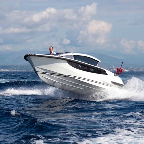 Cabin-Cruiser / Innenborder - LIMOUSINE 9 M FRONT HELM STATION - Yachtwerft Meyer - Open / max. 10 Personen / Beiboot für Yacht