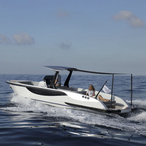 Express-Cruiser / Innenborder - 9.6 M - Yachtwerft Meyer - Open / mit Mittelkonsole / max. 12 Personen