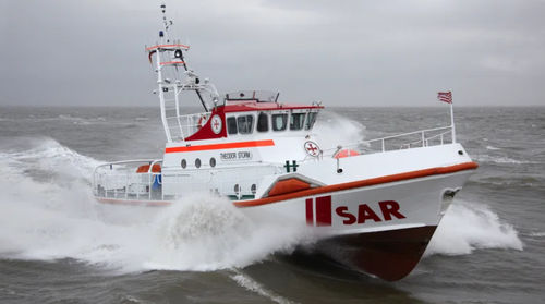 Such- und Rettungsboot Berufsschiff - THEODOR STORM - Fassmer - Innenborder / Aluminium / selbstaufrichtend