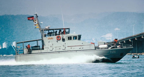 Patrouillenboot Berufsschiff - VARNAS - Fassmer - Innenborder / Aluminium