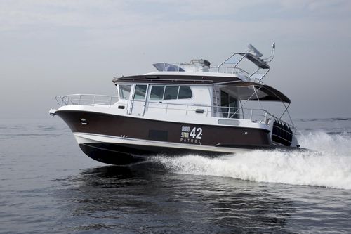 Express-Cruiser / Innenborder - 42 - Linex-Boat Oy - zweimotorig / Flybridge / mit Steuerhaus