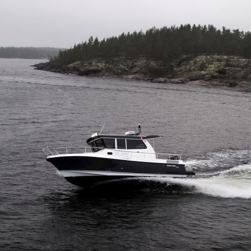 Express-Cruiser / Innenborder - 28+ - Linex-Boat Oy - mit Steuerhaus / max. 8 Personen / 2 Kabinen