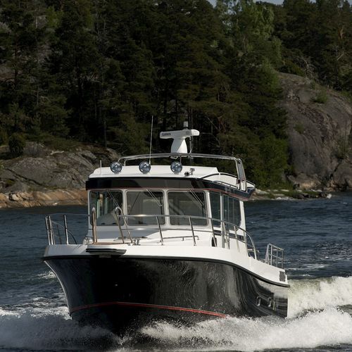 Express-Cruiser / Innenborder - 36 - Linex-Boat Oy - zweimotorig / mit Steuerhaus / max. 15 Personen