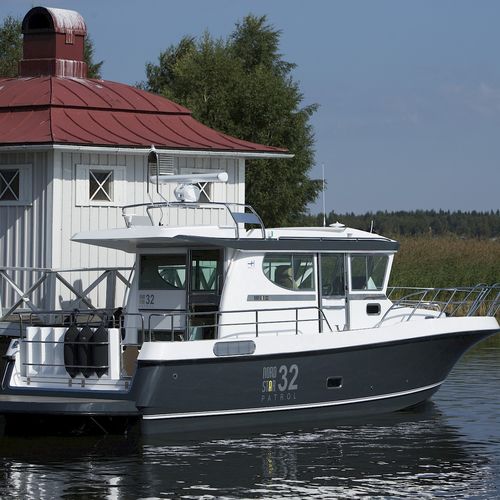 Express-Cruiser / Innenborder - 32 - Linex-Boat Oy - mit Steuerhaus / max. 12 Personen / 2 Kabinen