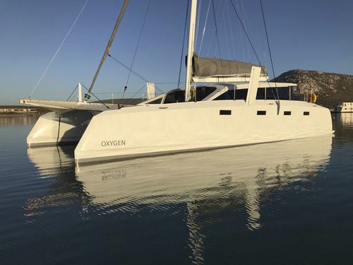 Katamaran - Renegade, R5 - NOVA LUXE YACHTS - für Kreuzfahrten / 3 Kabinen / mit geschlossenem Cockpit