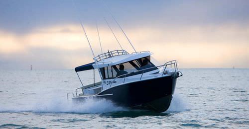 Cabin-Cruiser / Innenborder - CUSTOM 800 - Dickey Boats Limited - Hardtop / Sportfischer