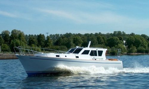 Express-Cruiser / Innenborder - Navigator-111 - Morozov Yachts - Diesel / Verdränger / mit Steuerhaus
