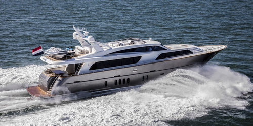 Charter-Motoryacht - NICOSTASIA - Van der Valk Shipyard - Flybridge / Raised Pilothouse / 5 Kabinen