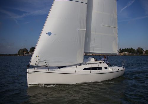 Segelboot für Fahrten- und Regattasegeln - WINNER 8  - Winner Yachts - mit Doppelruder