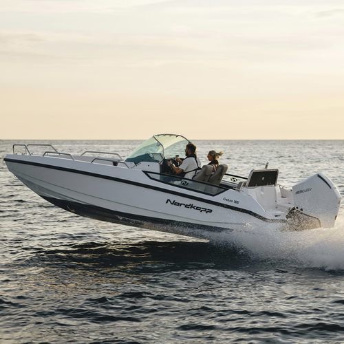 Außenborder-Konsolenboot - ENDURO 705 - Nordkapp Boats - hybrid / mit Mittelkonsole / Bowrider