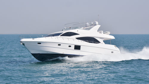 Motoryacht für Kreuzfahrten - 77 - Majesty Yachts - schnell / Flybridge / 4 Kabinen
