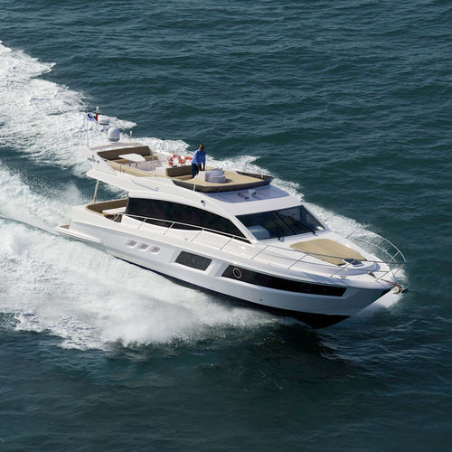 Express-Cruiser / Innenborder - 48 - Majesty Yachts - Flybridge / für Kreuzfahrten / 3 Kabinen