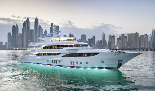 Megayacht für Kreuzfahrten - 155 - Majesty Yachts - Flybridge