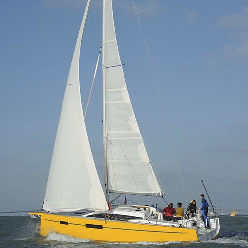 Hochseefahrten-Segelboot - RM1070 - RM Yachts - 2 Kabinen / Doppelkiel / Bugspriet