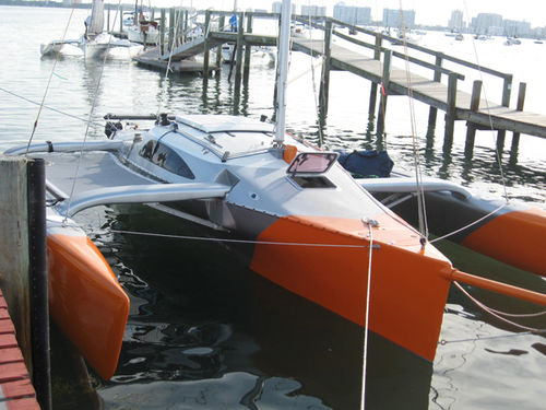 Trimaran - F-82R - Farrier Marine (NZ) - für Fahrten- und Regattasegeln / 1 Kabine / transportierbar