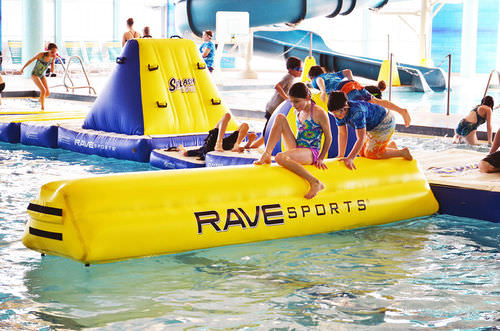 Schwebebalken-Wasserspielgerät - Aqua Beam - RAVE Sports - für Wassersportzentrum / aufblasbar