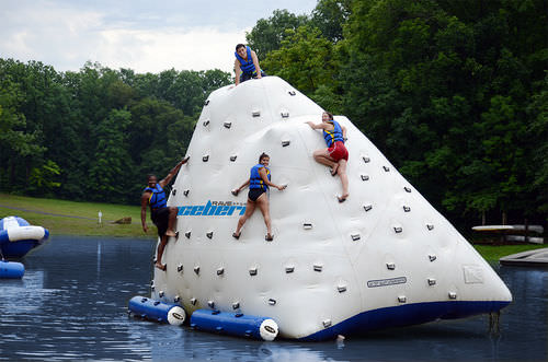 Rutschbahn-Wasserspielgerät - 14' Iceberg - RAVE Sports - Kletterwand / für Wassersportzentrum / aufblasbar