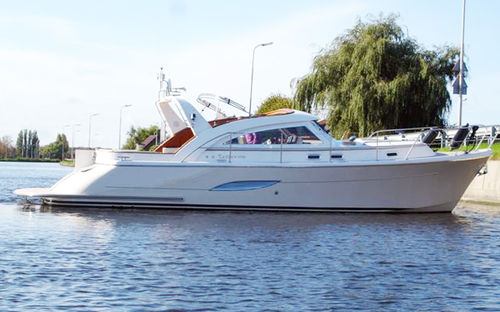 Express-Cruiser / Innenborder - REEVES 36 - Neil Marine (Pvt) Ltd - zweimotorig / Hardtop / Glasfaser