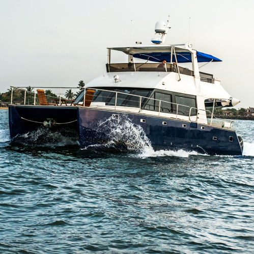 Express-Cruiser / Katamaran - 13 MTR - Neil Marine (Pvt) Ltd - Außenborder / zweimotorig / Flybridge