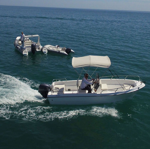 Außenborder-Konsolenboot - FRP500 - Qingdao Lian Ya Boat Co.,Ltd. - mit Mittelkonsole / Sportfischer / Glasfaser